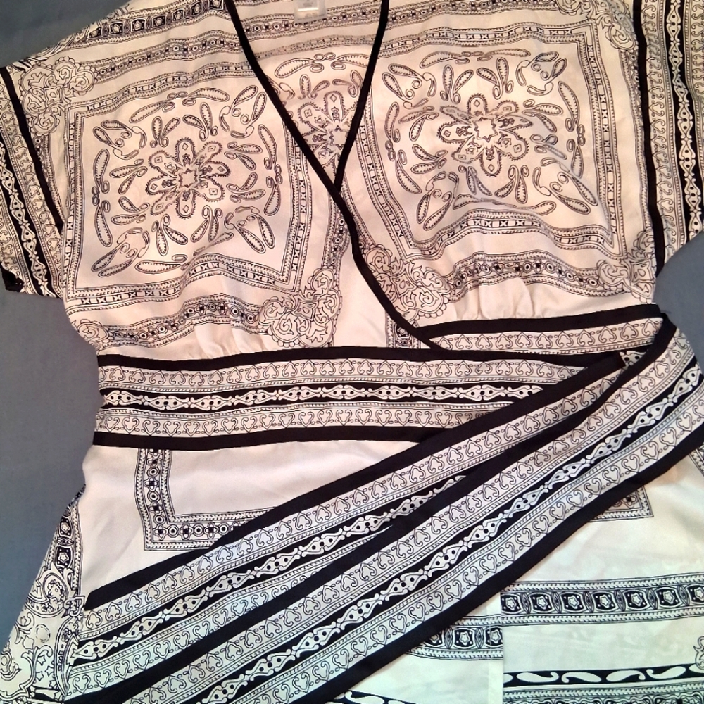 White House Black Market Black and White Wrap Blouse - Picture 7 of 7